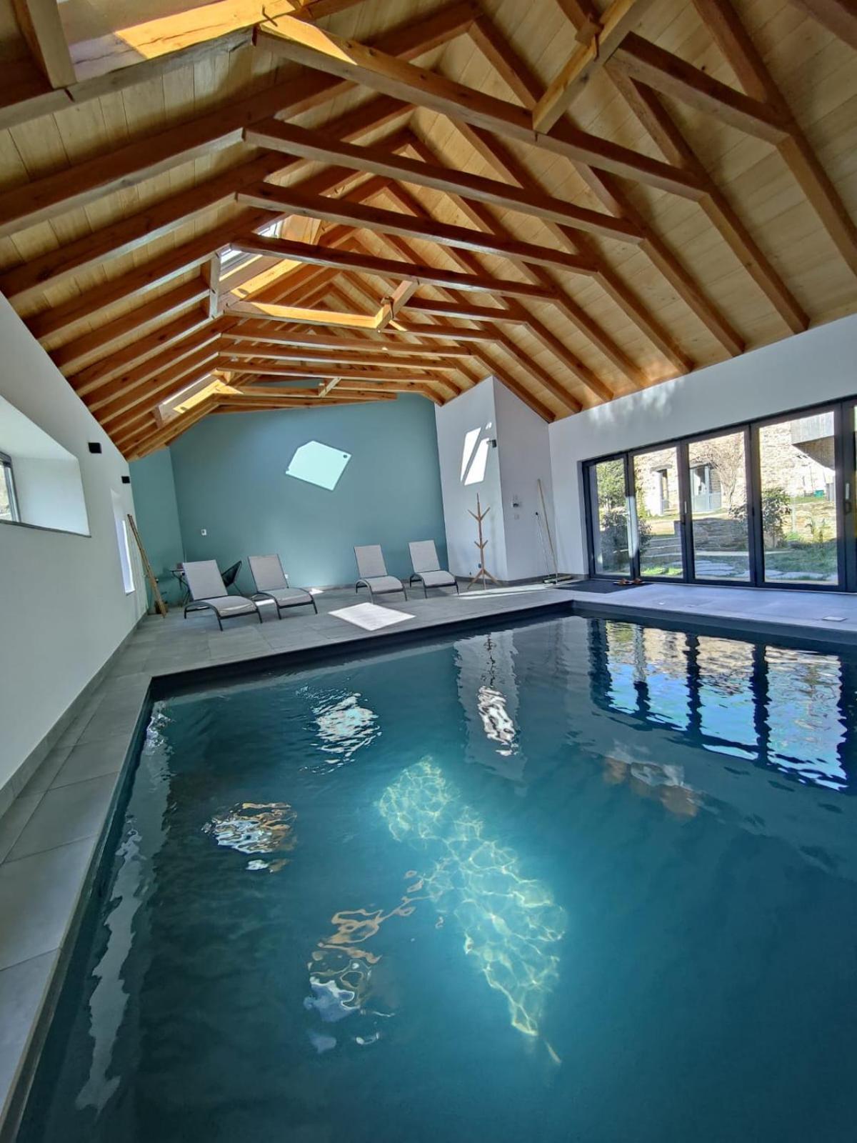 Avec Piscine Interieure Moyrazes